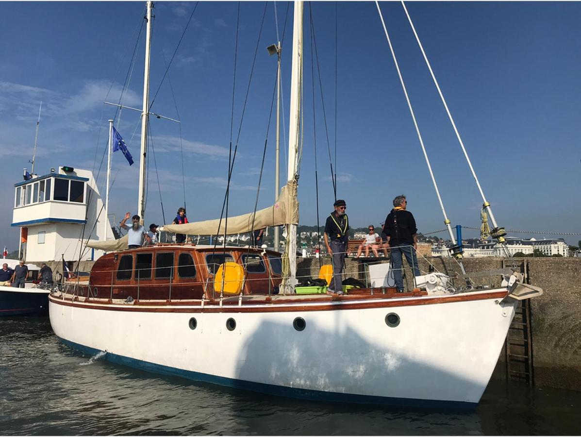 Port Deauville Yacht Vintage Exteriér fotografie