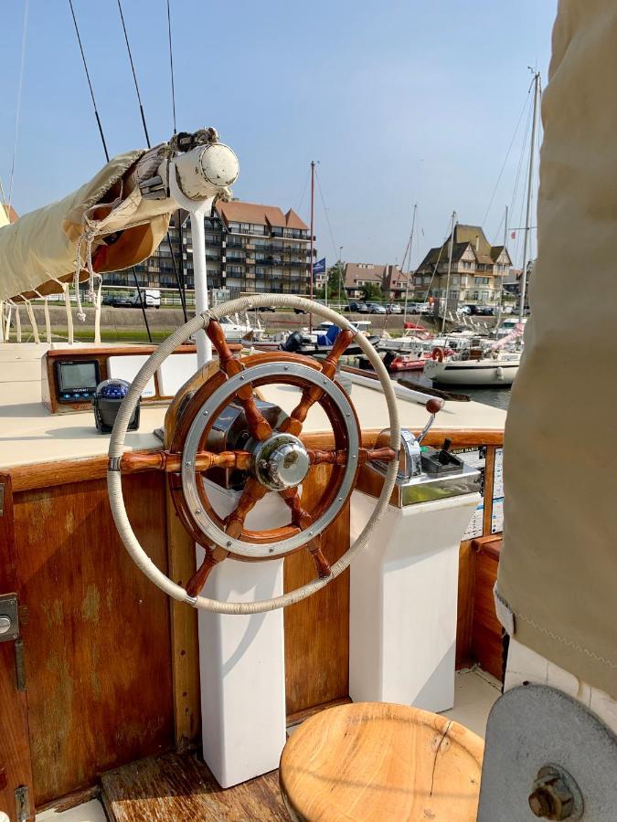 Port Deauville Yacht Vintage Exteriér fotografie